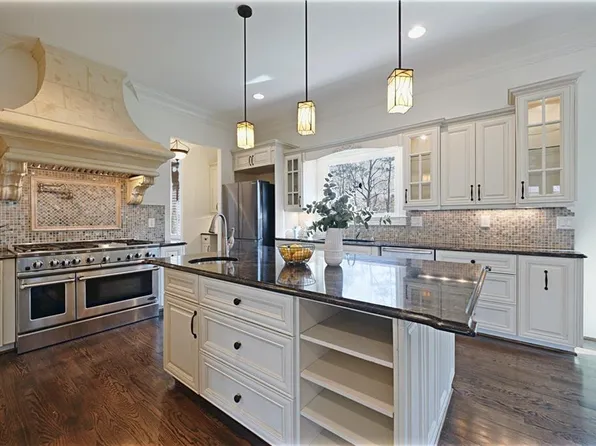 7611 Regency Cir, Sandy Springs, GA 30350
