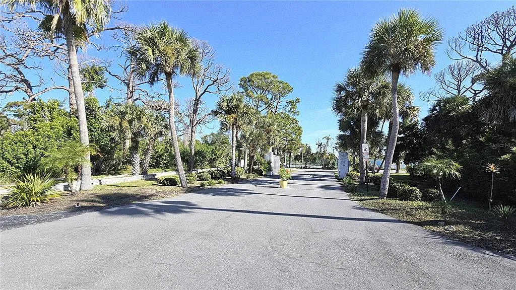 2 bed, 2.0 bath, 1093 sqft, $3,300 — Photo 3