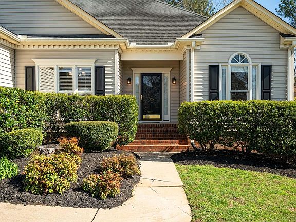 4th image of 305 Wild Rice Dr