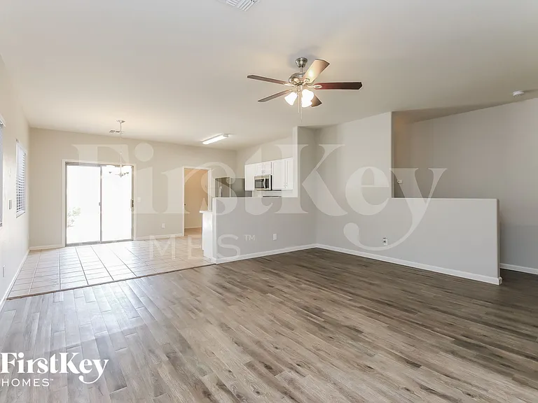 1232 E Omega Dr — Photo 5