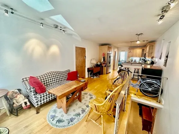 152 Prince St APT 2, Boston, MA 02113