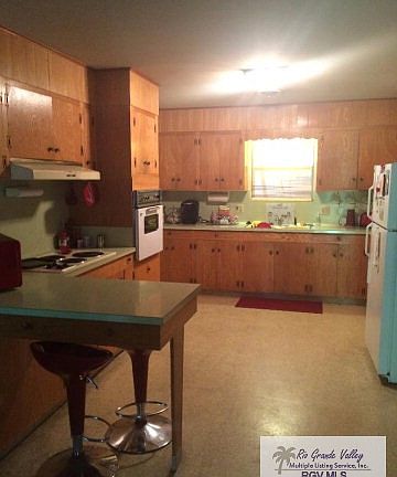 4th image of 121 E Austin Ave