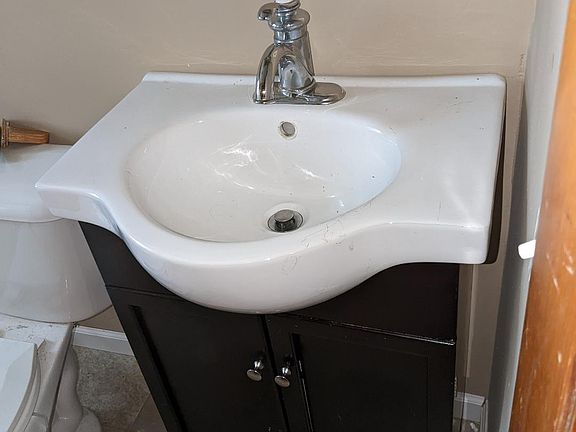 5th image of 210 Chestnut Dr