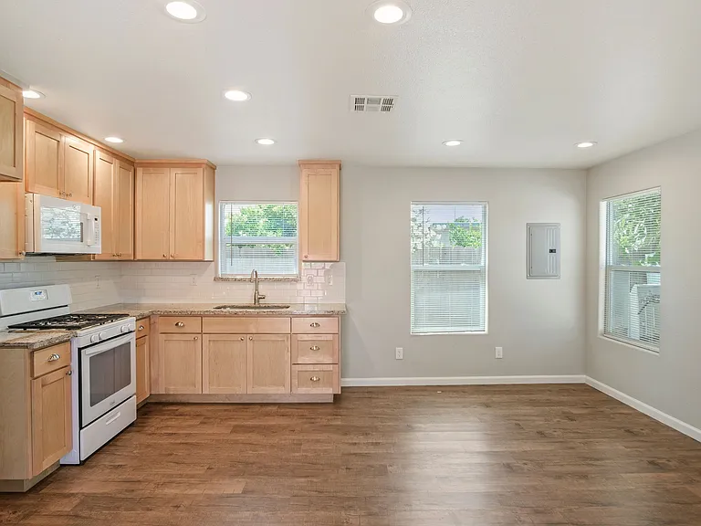 15603 W August Ave #C — Photo 9
