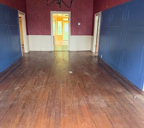 3rd image of 807 Academy Ave