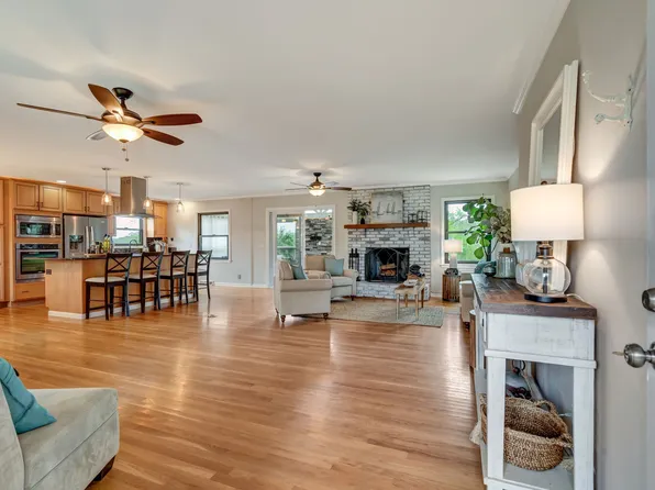 371 Green Harbor Rd, Old Hickory, TN 37138