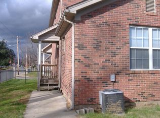 1422 Standard Village Cir, Louisville, KY 40210