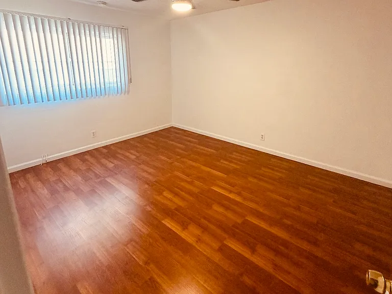 12921 Oxnard St #8 — Photo 9