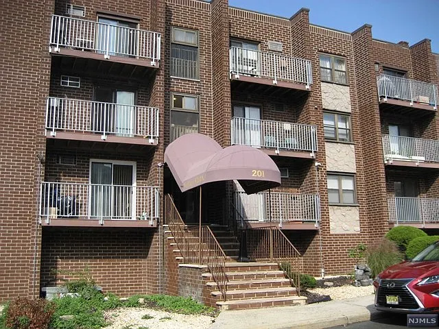 201 12th St APT 5 photo 1