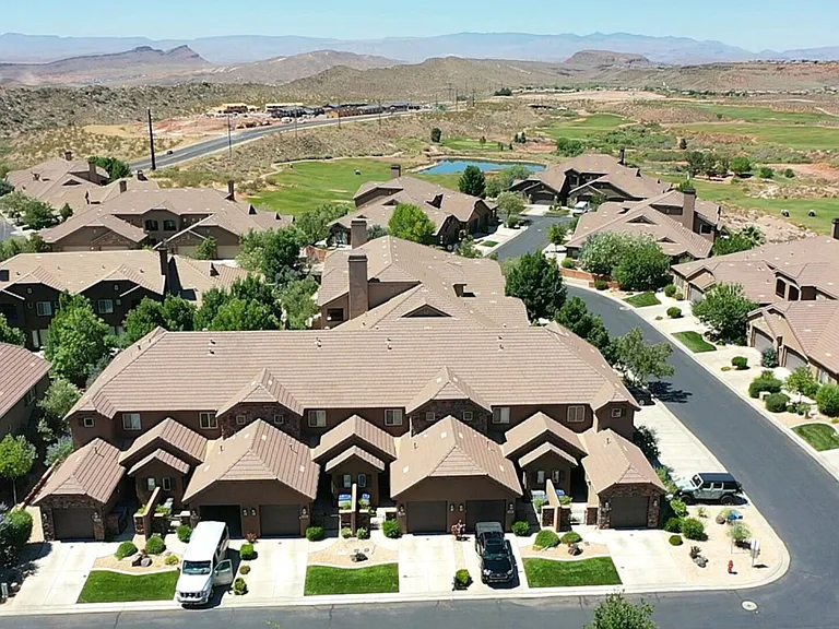 E Torrey Pines Dr — Photo 38