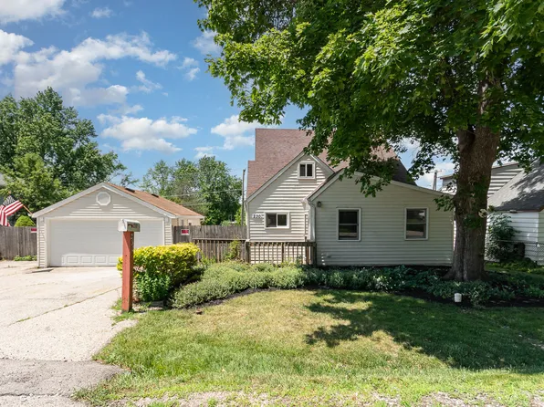 230 Brierhill Dr, Round Lake Park, IL 60073