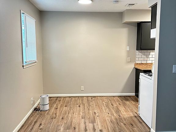 3rd image of 4437 Franklin St #7