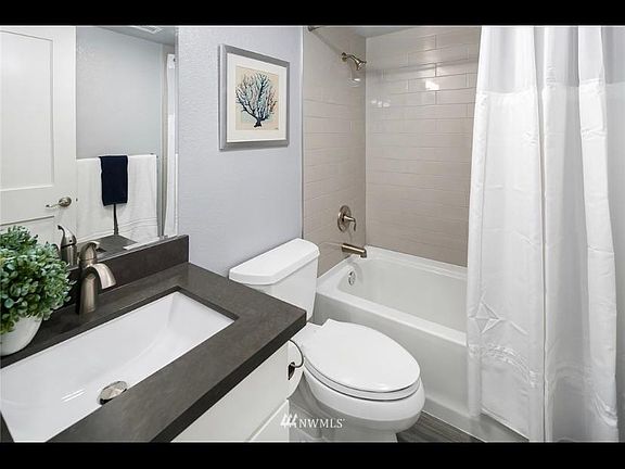 2nd image of 16220 NE 12th Ct APT C31