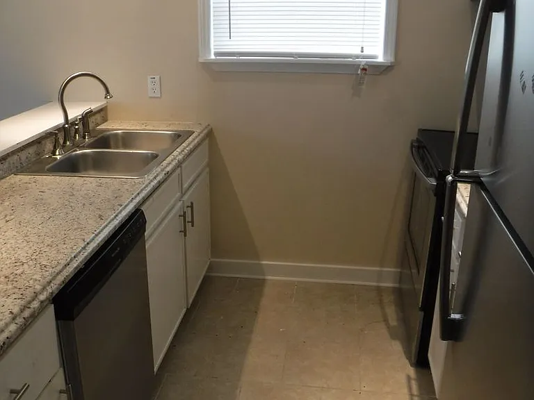 2308 Sylvan Ct — Photo 4