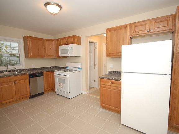 4th image of 161 Jerome Pl