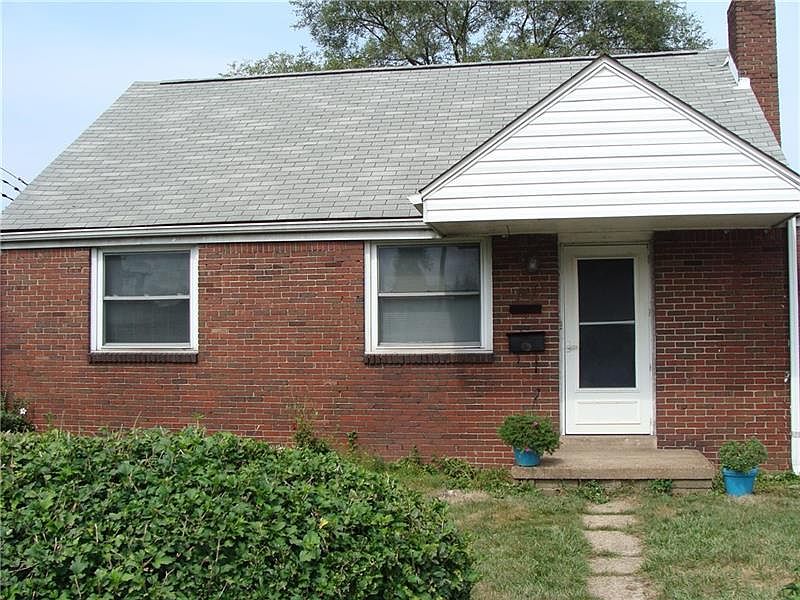2nd image of 821 Overhill Dr