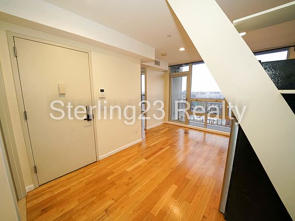 4th image of 25-15 Crescent St #9F