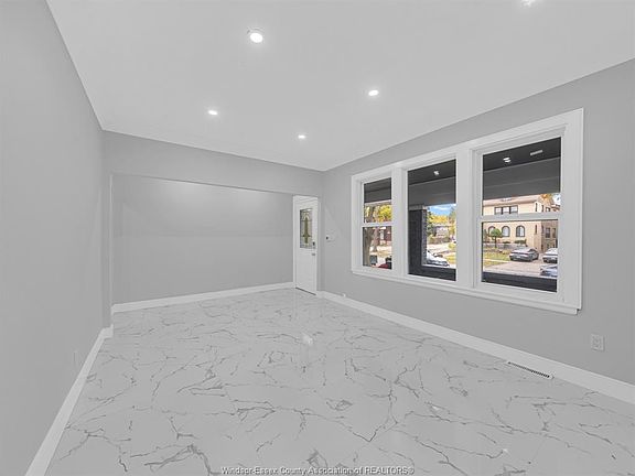 5th image of 406 Partington Ave