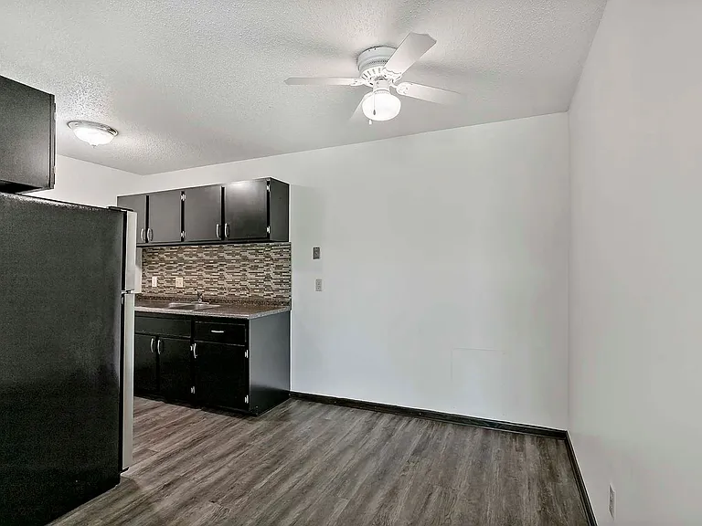 Winnetka Village Apts — Photo 46