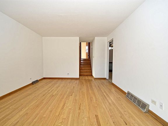 3rd image of 7228 S Oketo Ave
