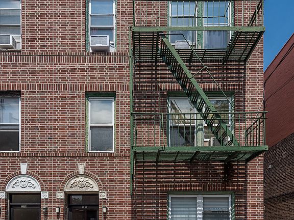 2nd image of 2268 27th St
