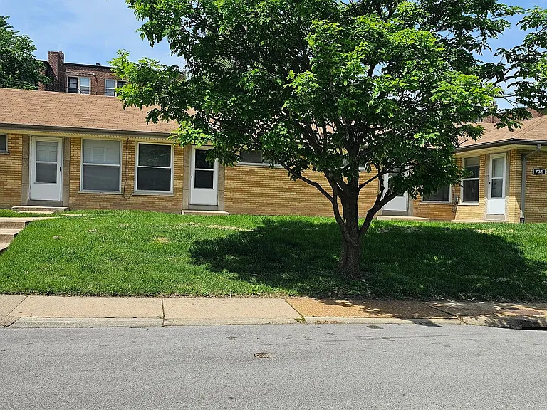 735 Syracuse Ave — Photo 14