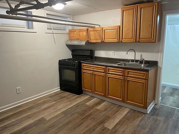 3rd image of 654 Elmwood Ave #B3