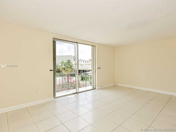 4th image of 1701 NE 115th St APT 29A