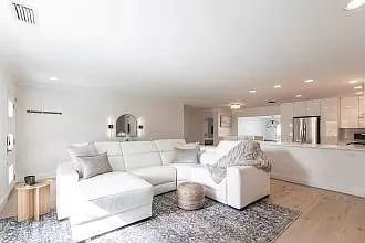 3 bed, 2.5 bath, 1991 sqft, $5,790 — Photo 4
