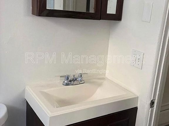 4th image of 111 S Manhattan Pl #202-1/2