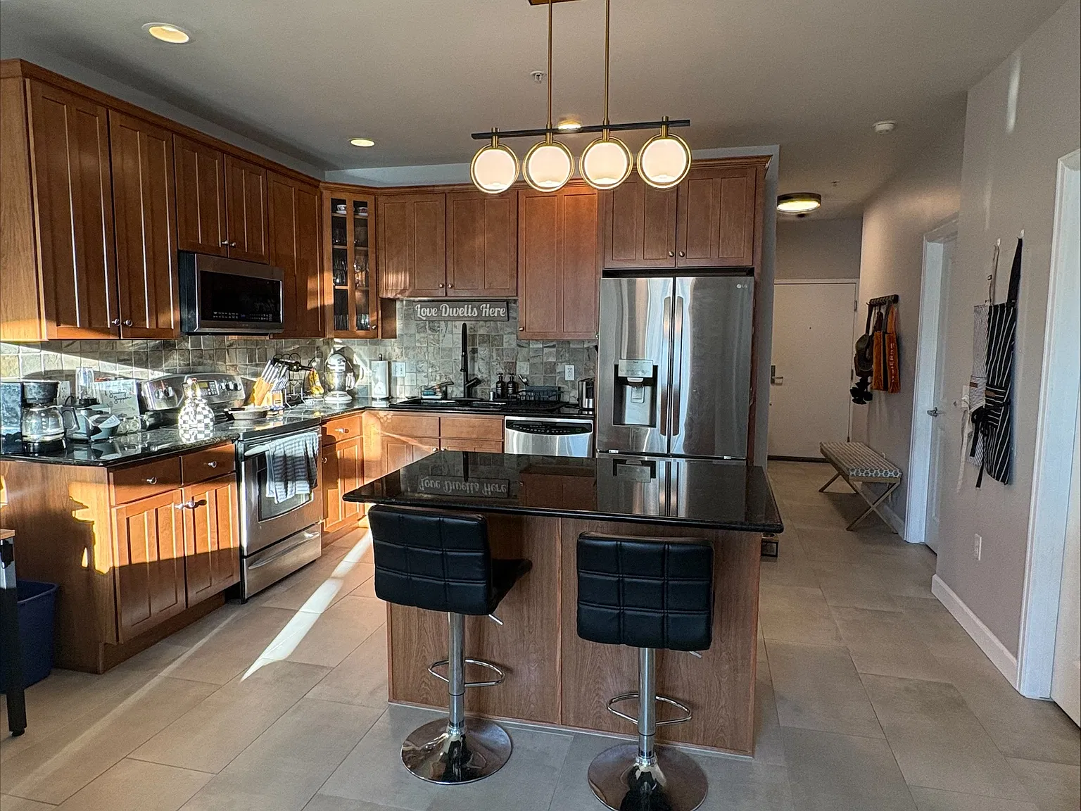 2 bed, 864 sqft, $2,250 — Photo 3