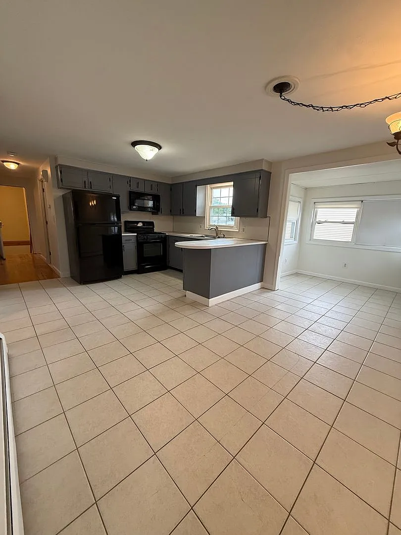 27 Janet Dr — Photo 3