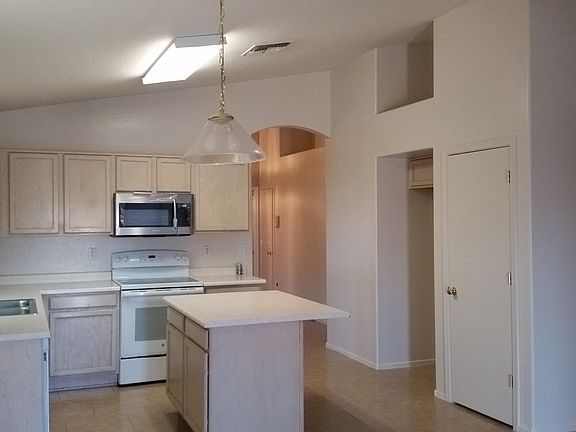 4th image of 6414 W Chickasaw St