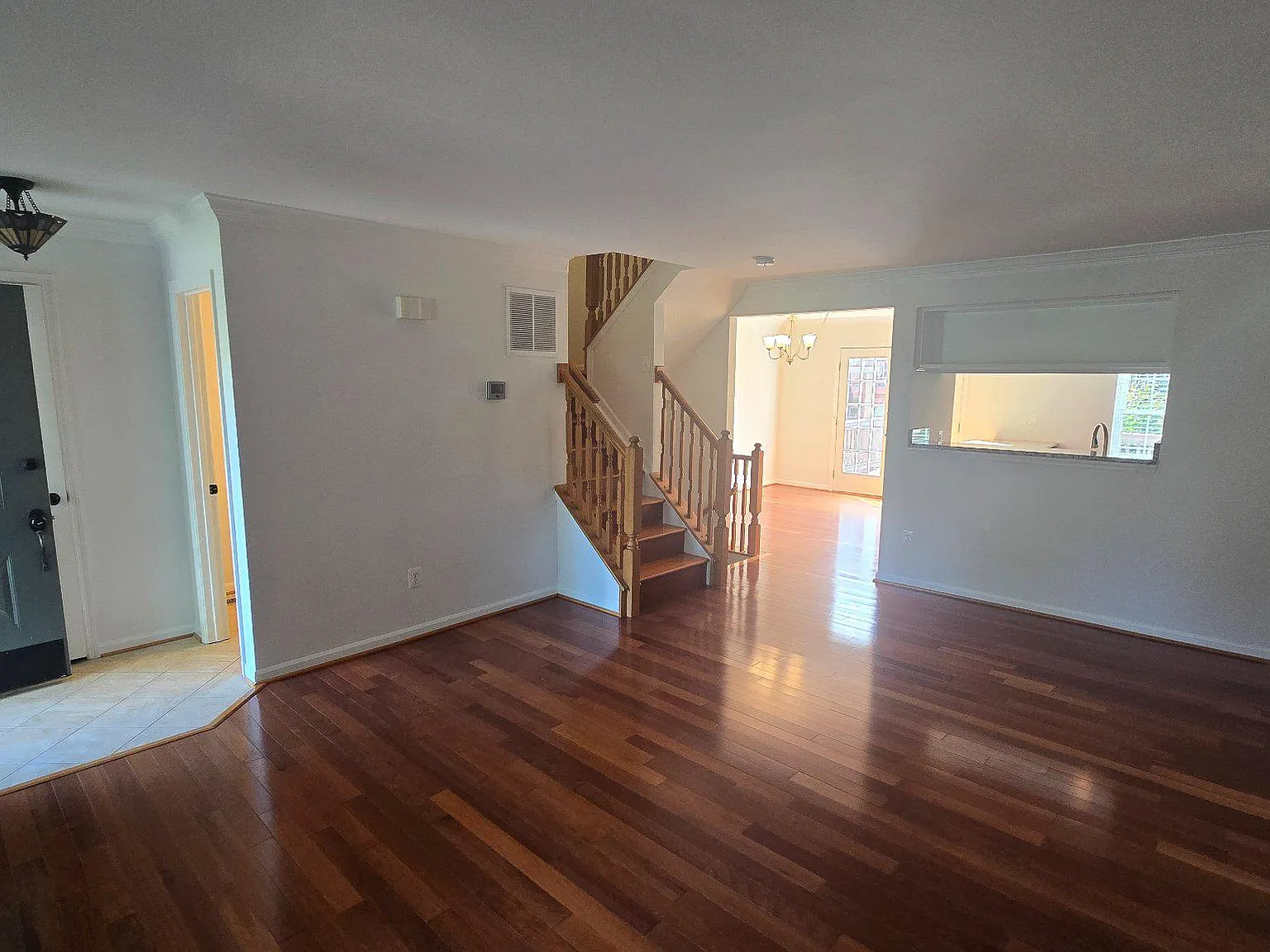 3 bed, 2.5 bath, 1640 sqft, $3,300 — Photo 2