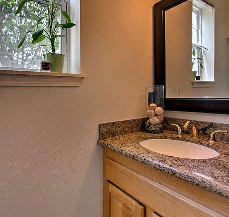 3rd image of 150 NW Alder Pl #4