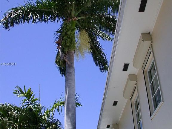 3rd image of 5601 N Bayshore Dr