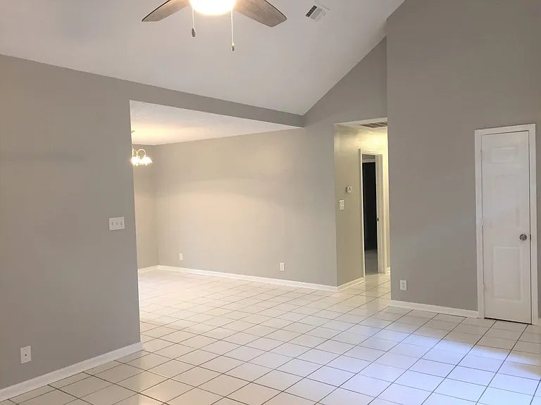 542 Loblolly Ln — Photo 5