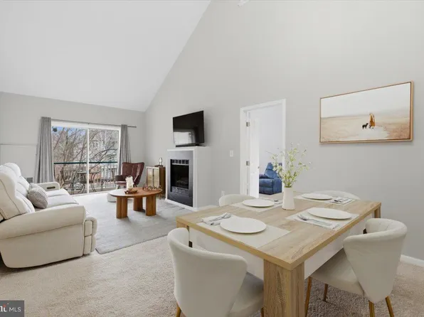 6534 Grange Ln Unit 202, Alexandria, VA 22315