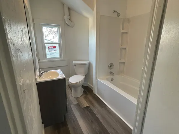 606 W 5th St, 606 W 5th St APT 2, Muscatine, IA 52761