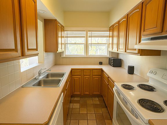 4th image of 413 W Hoover Ave APT 3