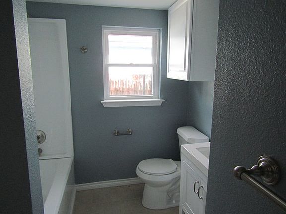 5th image of 212 Hudspeth St