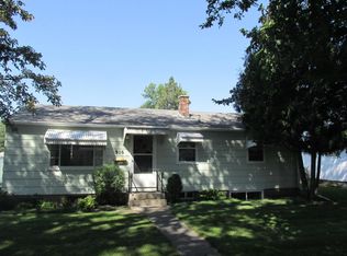916 S 17th St, Grand Forks, ND 58201