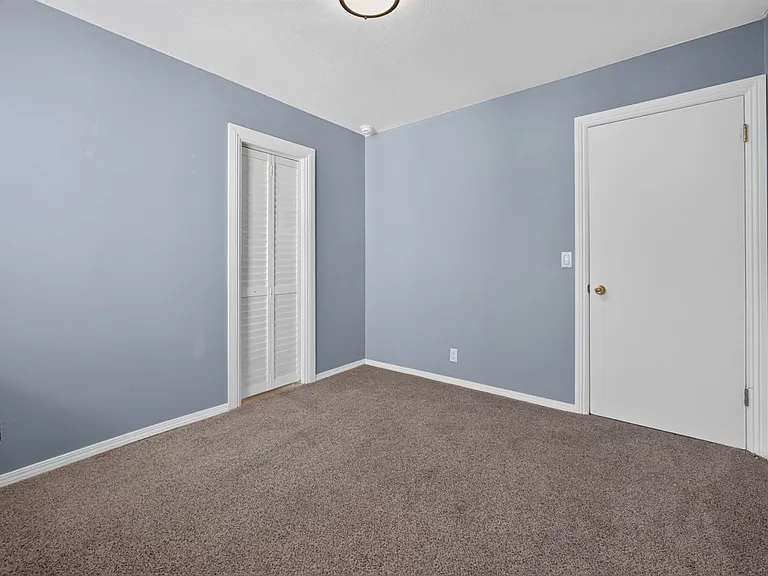 1201 W Baker Ave — Photo 31