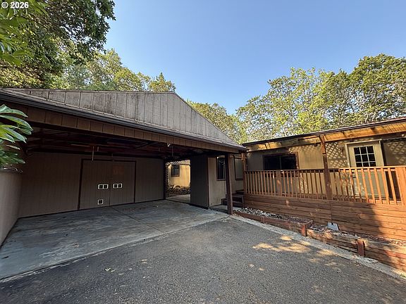 2nd image of 313 NE Kirby Ave