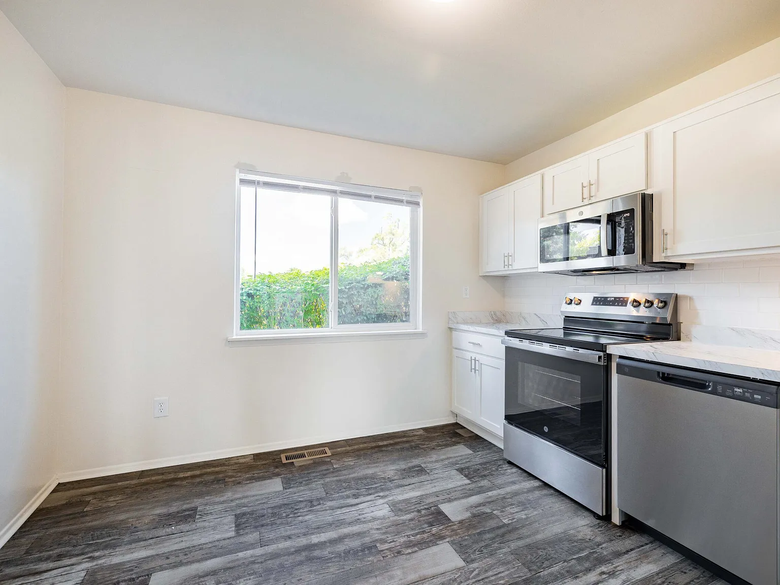 Coach House Apartments — Photo 4