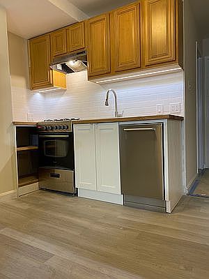 4th image of 347 Jefferson Ave APT 1