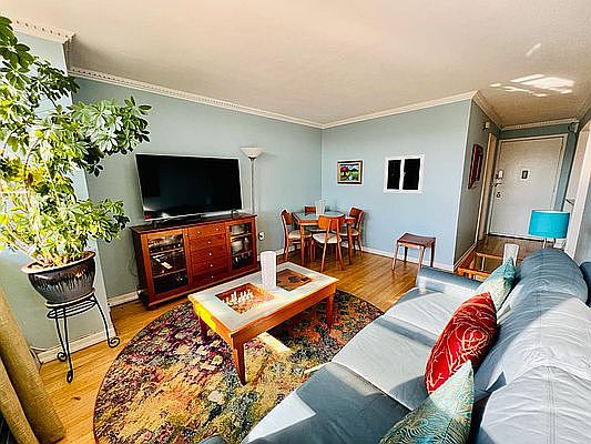 4th image of 301 Cathedral Pkwy #8G