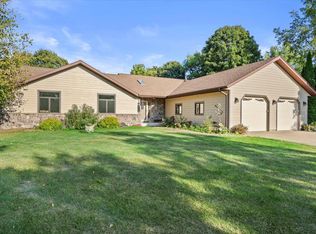 1882 Butternut Ln, Grafton, WI 53024