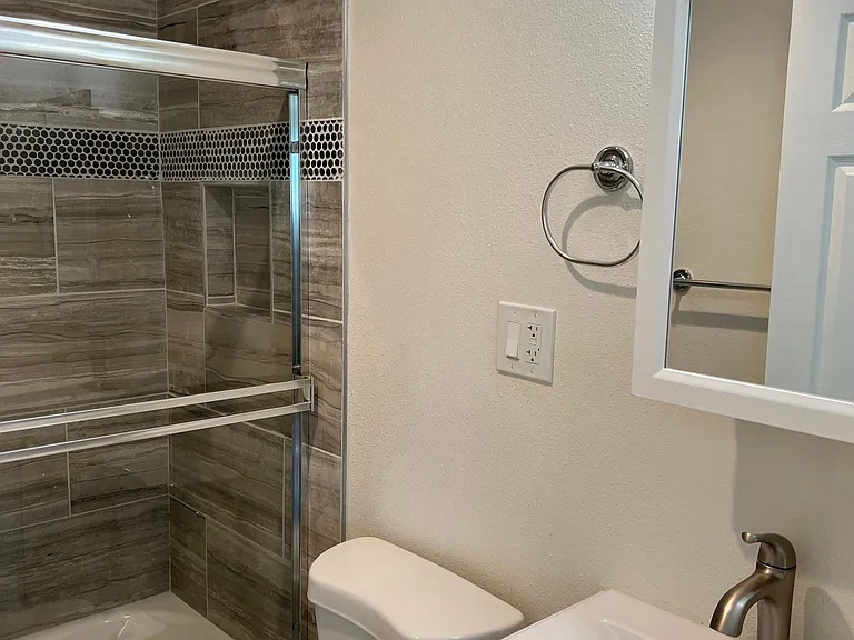 8731 S Figueroa St #8733-1/2 — Photo 16