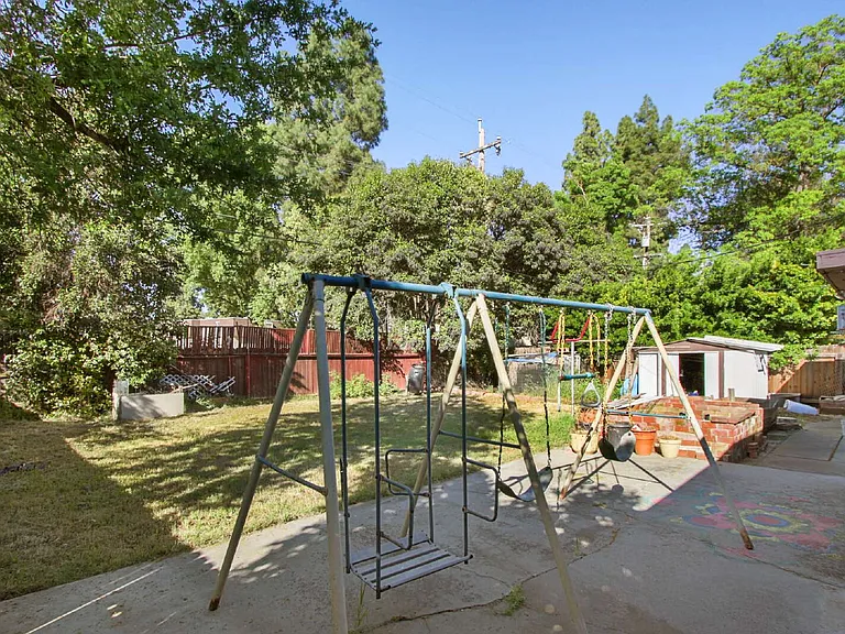 1945 Lehigh Dr — Photo 9